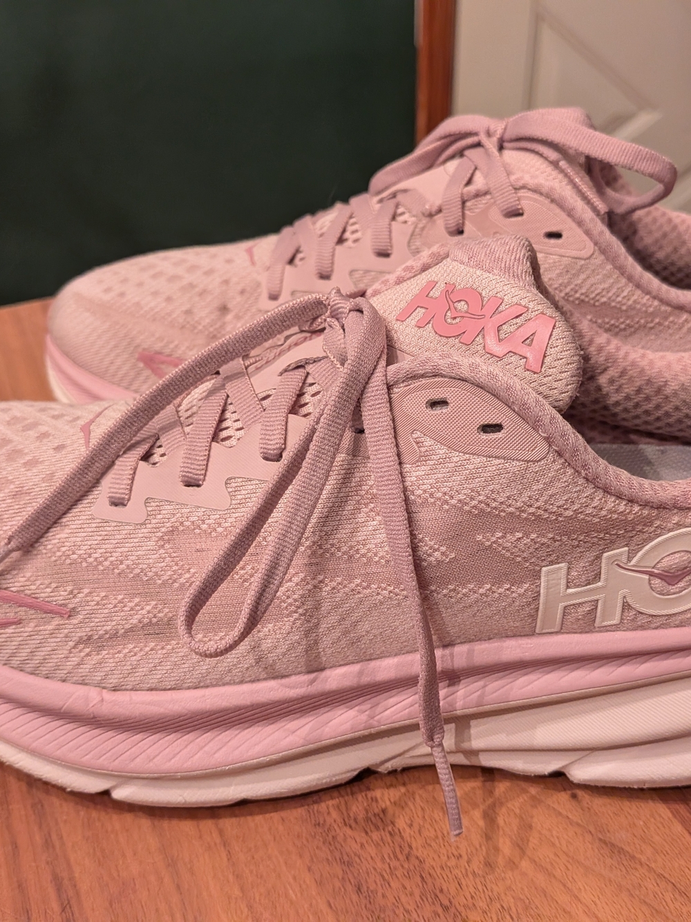 HOKA Clifton 9, Women's Size 8  — Pink